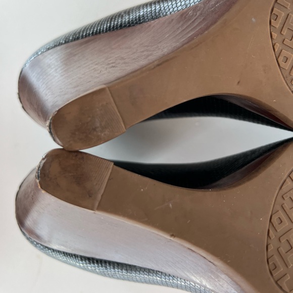 Tory Burch Mini Miller Lizard Textured Leather Peep Toe Wedge Heels in Black, 7 - Picture 11 of 15